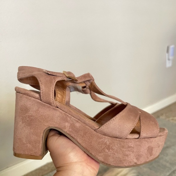 Qupid - Elegant Nude Suede Platform Heels - Picture 6 of 9